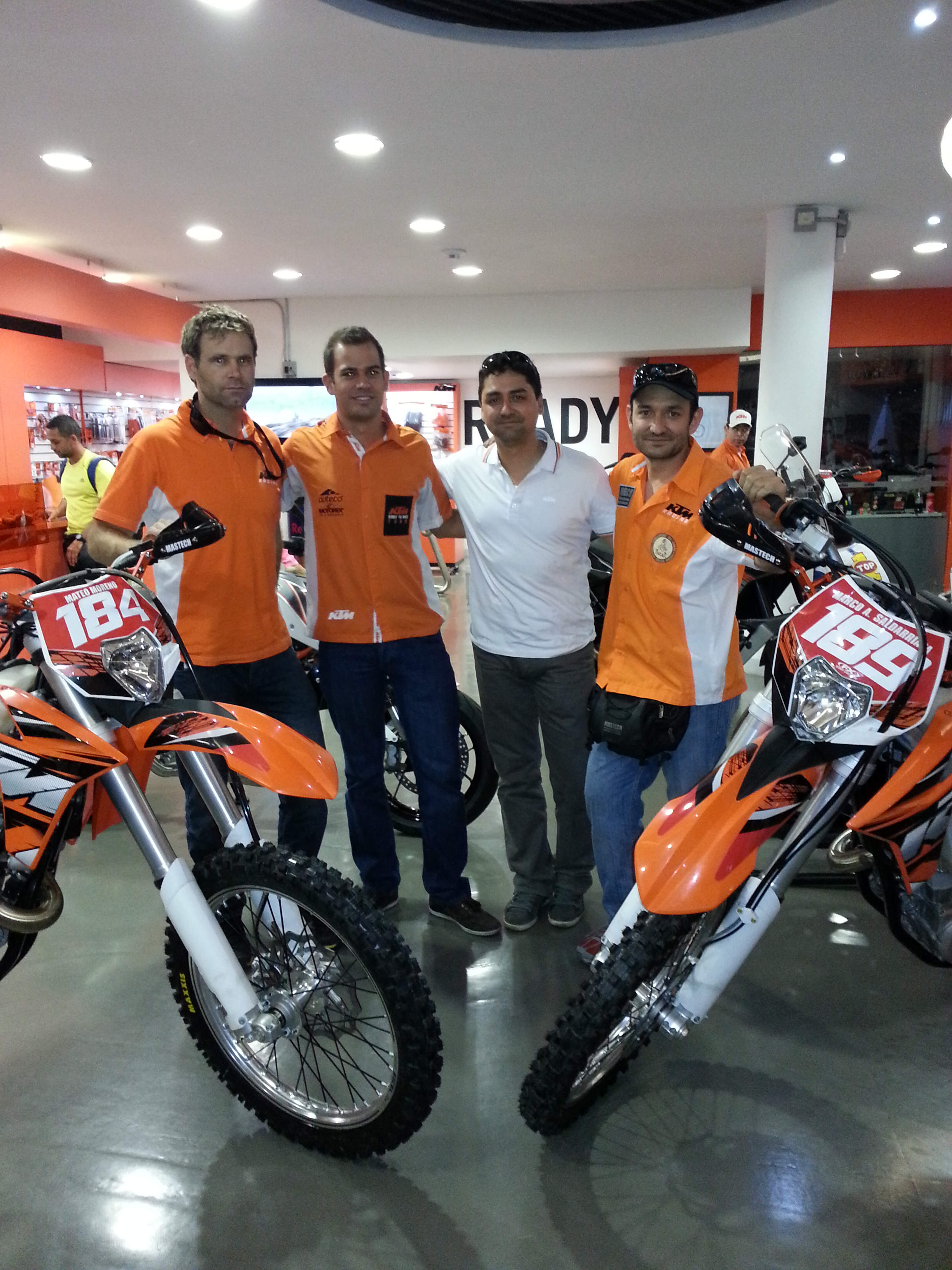 Dos súper maquinas KTM prapararán a 2 colombianos para Dakar 2014