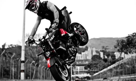 ¿Quién ha soñado con subirse a una moto y realizar acrobacias ?
