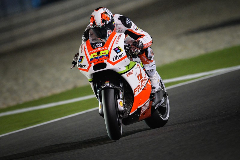 MotoGP Qatar 2015, Yonny sorprende y Valentino se rehace.